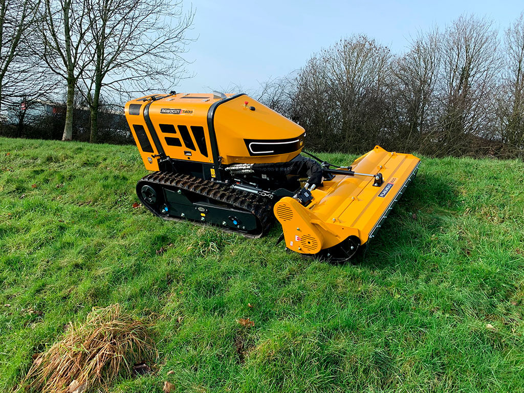 RoboCut RC 40 mit Grasmulchkopf